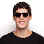 Óculos Clip On Redondo Grande AC2 Champanhe em modelo com rosto médio.