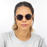 Óculos Metal Redondo BM1 Bronze em modelo com rosto pequeno.