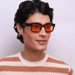 Óculos Quadrado Grande D11 Preto em modelo com rosto grande.