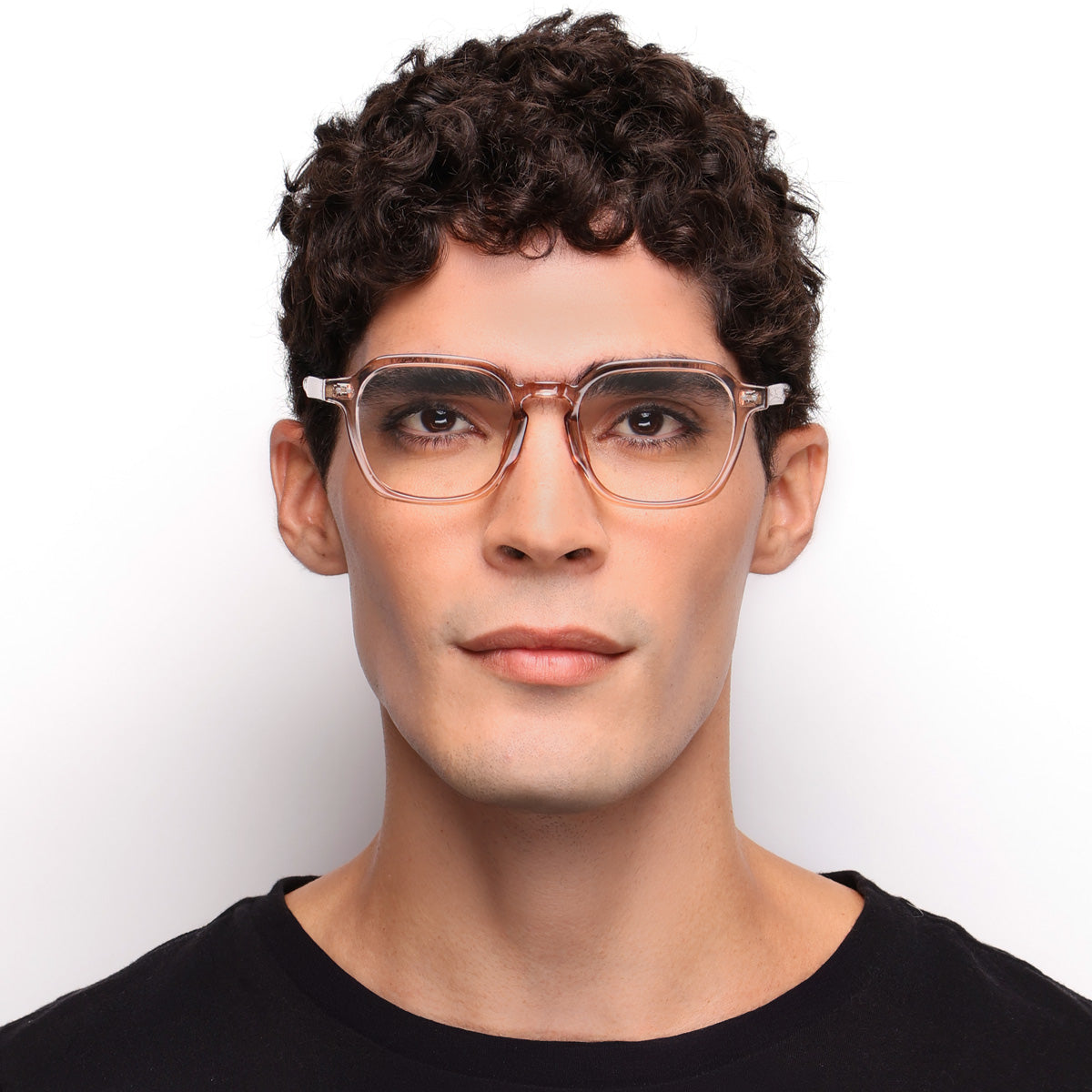 Óculos Quadrado Médio D6 Champanhe em modelo com rosto Médio.