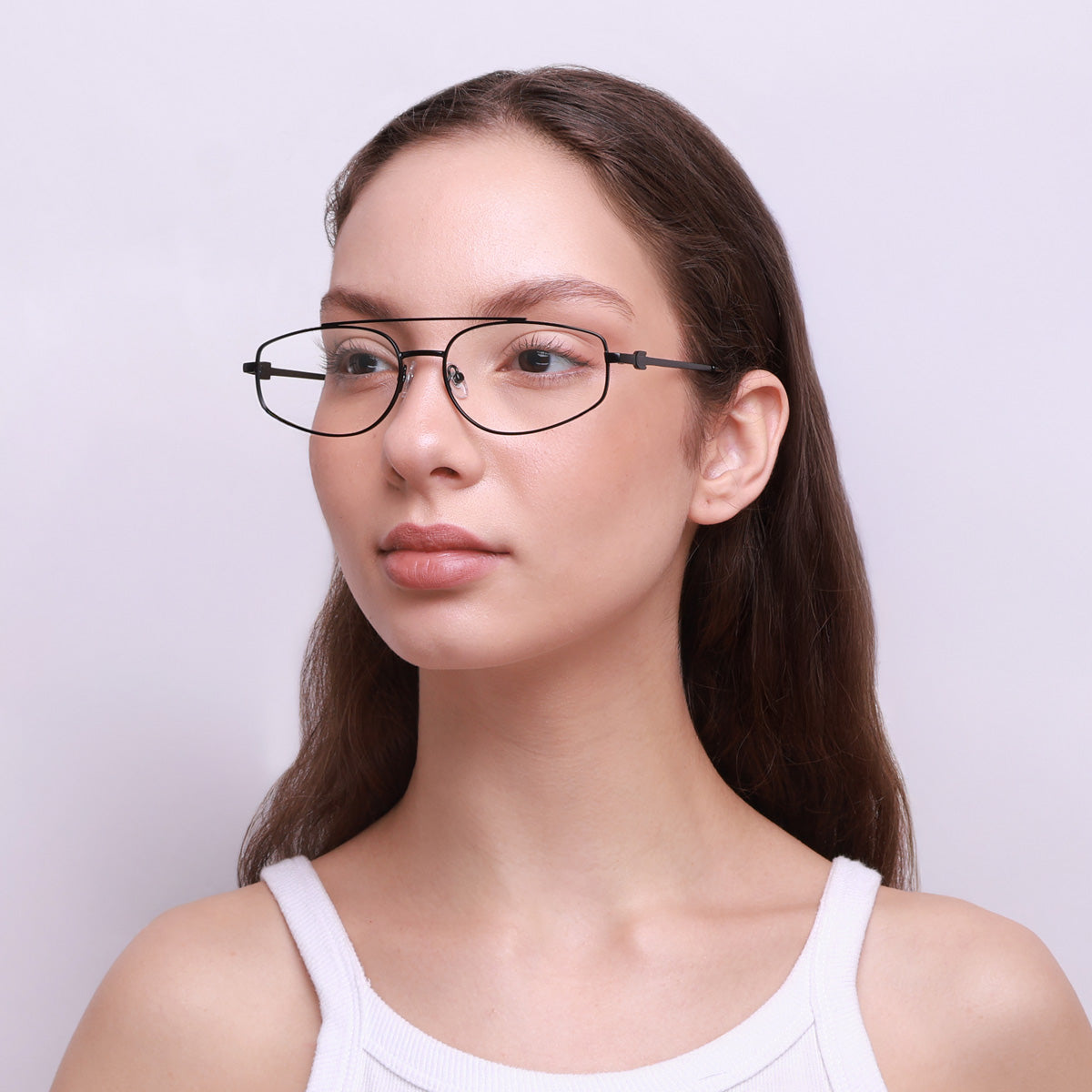 Óculos Aviador HM6 Preto em modelo com rosto médio.