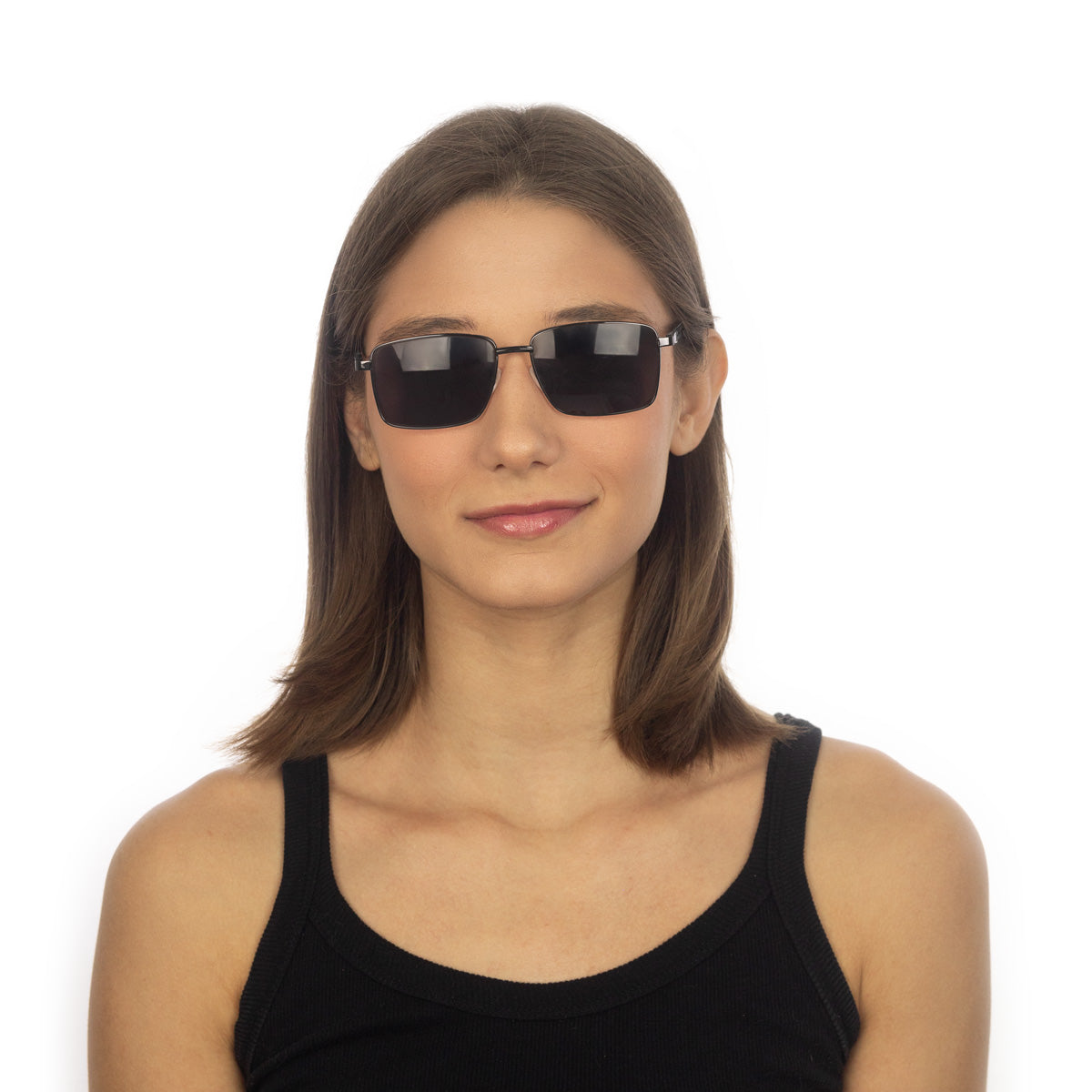 Óculos Metal Quadrado EM6 Preto em modelo com rosto médio.